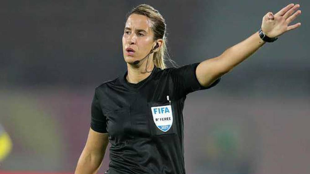 كربوبي: "فخورة لكوني أول حكمة عربية تشارك في قيادة مباريات كأس أمم أفريقيا"