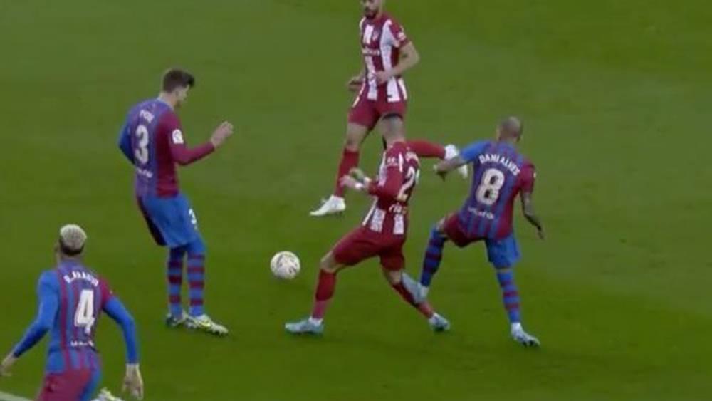 طرد ألفيس ضد أتلتيكو مدريد يُكلفه الإيقاف لمباراتين والغياب ضد إسبانيول وفالنسيا