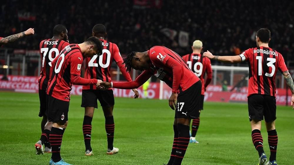 ميلان ينقض على صدارة "السيري آ" مستفيدا من تعادل إنتر ونابولي