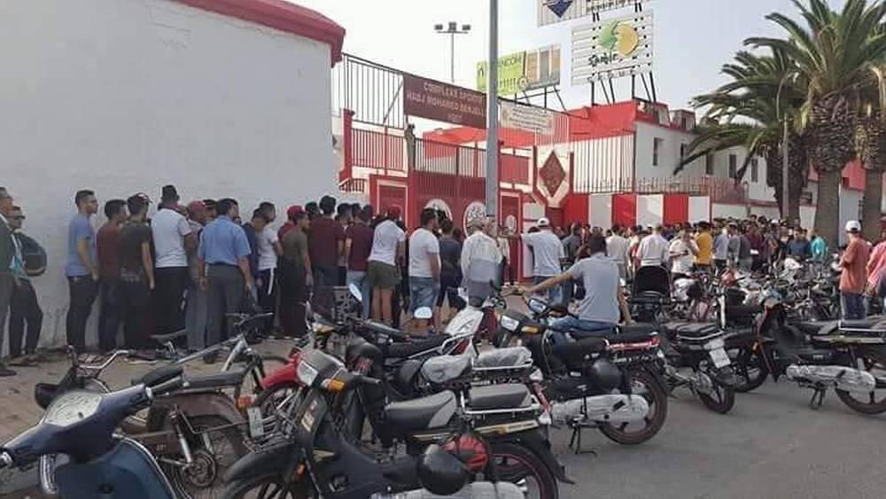 بعد أقل من ساعة على طرحها للبيع.. نفاد التذاكر المخصصة لجمهور الوداد في مباراة يوسفية برشيد