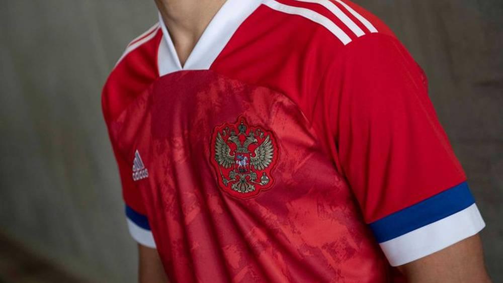 "أديداس" تعلن عن إيقاف شراكتها مع الاتحاد الروسي لكرة القدم
