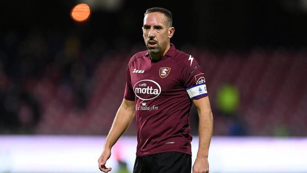 ساليرنيتانا الإيطالي يفرض غرامة مالية على ريبيري