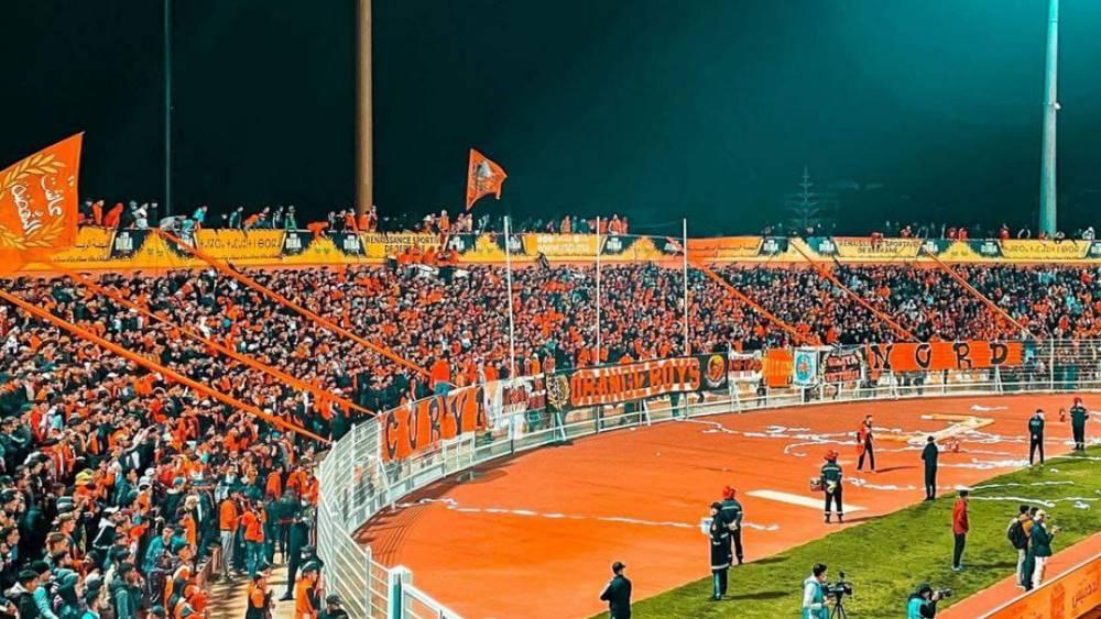 "أورونج بويز" تستنكر الأحداث التي شهدها ملعب بركان في مباراة الرجاء وتصف رئيس النهضة بـ"الجبان"