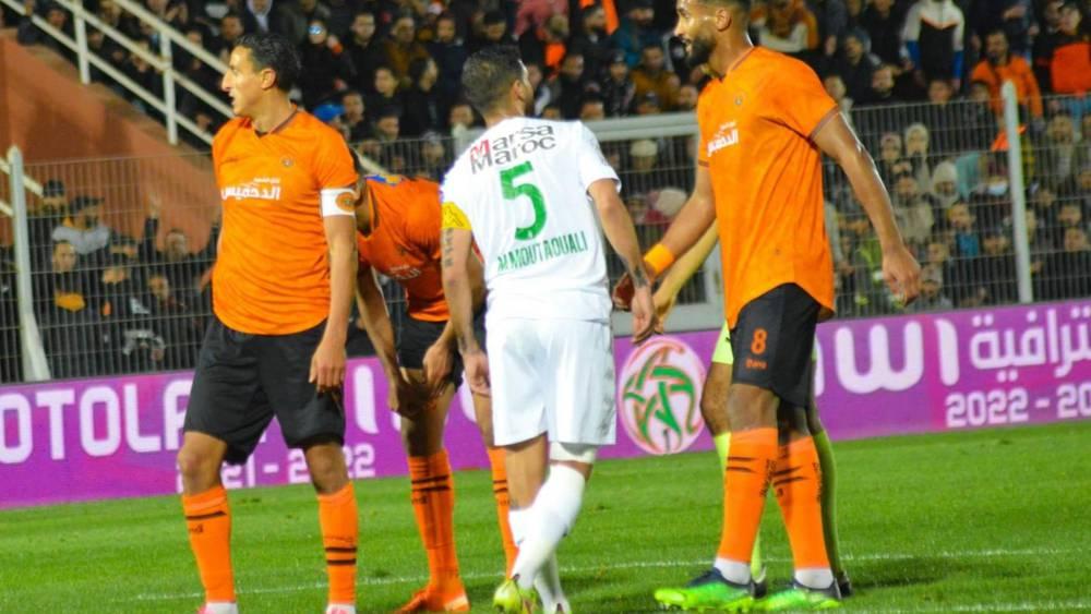 رسميا: الجامعة تقرر توقيف محسن متولي لمبارتين وتغريمه مبلغ 30 ألف درهما