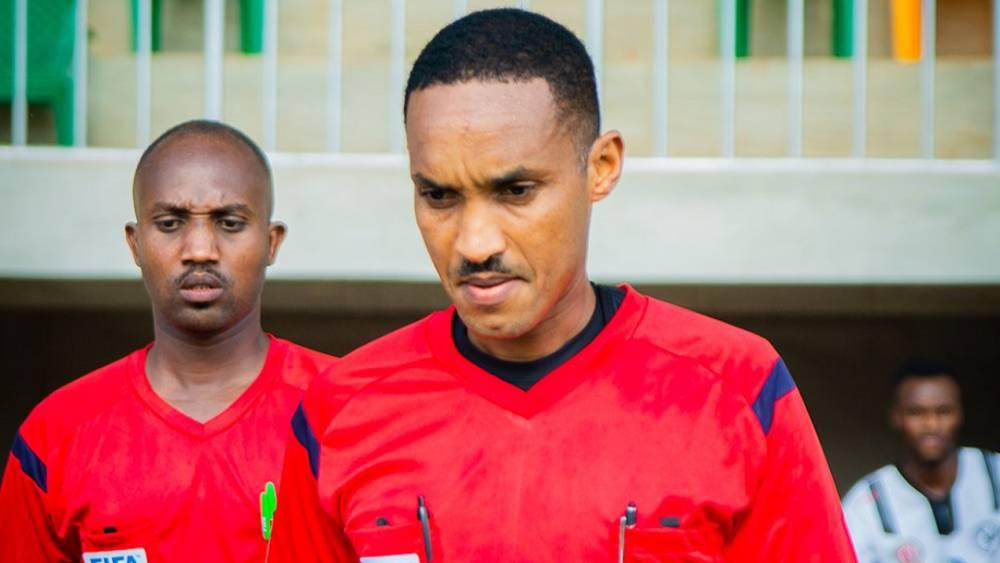 تعيين البوروندي "باسيفيك ندابيهاوينيمانا" حكما لمباراة العودة بين المغرب والكونغو الديموقراطية وطاقم من بولندا في غرفة "الفار"