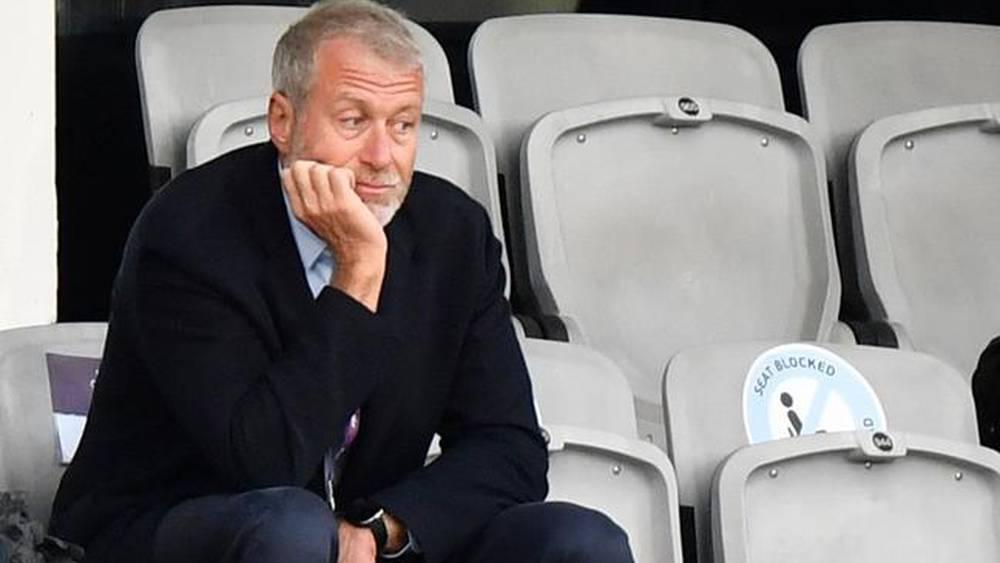 تعليق عملية بيع تشيلسي بعد فرض عقوبات على أبراموفيتش