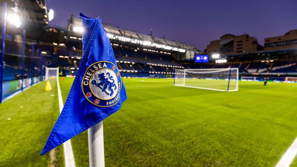 "تجميد" حسابات تشيلسي البنكية لأجل غير مسمى.. النادي ممنوع من دفع رواتب لاعبيه وبيع تذاكر المباريات!