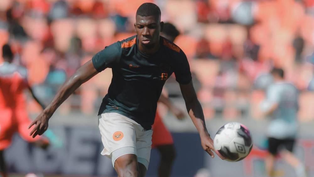 نهضة بركان يعلن تعرض أداما با لكسر في الساق بسبب ركل “متعمد” من أحد لاعبي سيمبا التنزاني