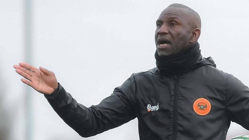 إبينغي: "لا أعلم شيئًا عن مستقبلي مع نهضة بركان وأرشح سيمبا للوصول إلى النهائي والفوز بكأس الكونفدرالية"