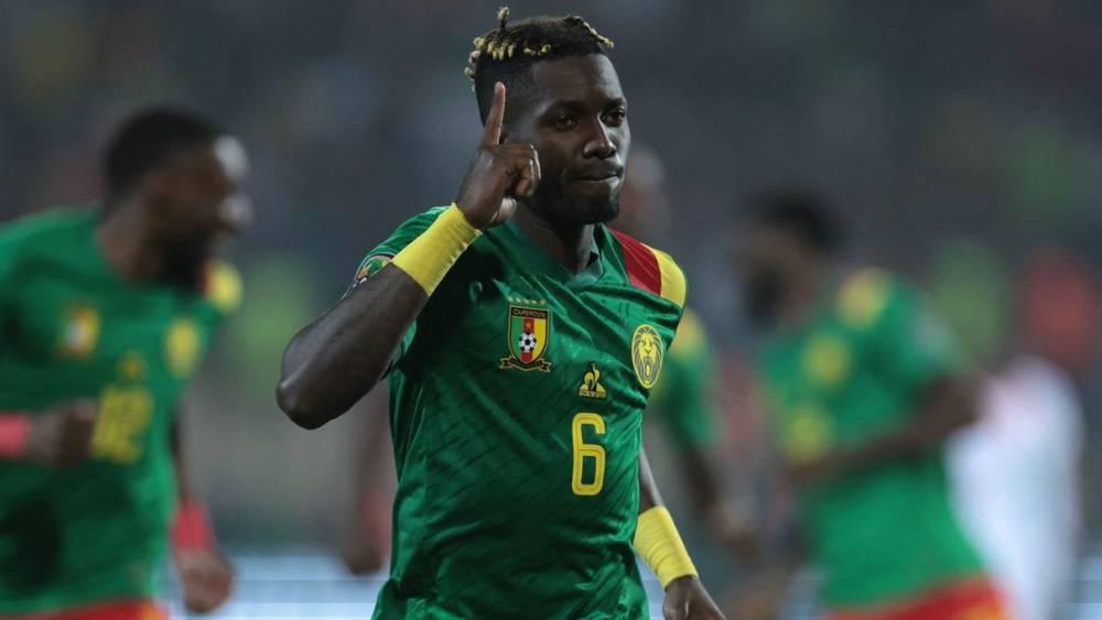 الكاميروني أويونغو: "نعلم ما ينتظرنا أمام الجزائر التي غادرت كأس أمم أفريقيا مبكرًا ونحن مستعدون لانتزاع التأهل"