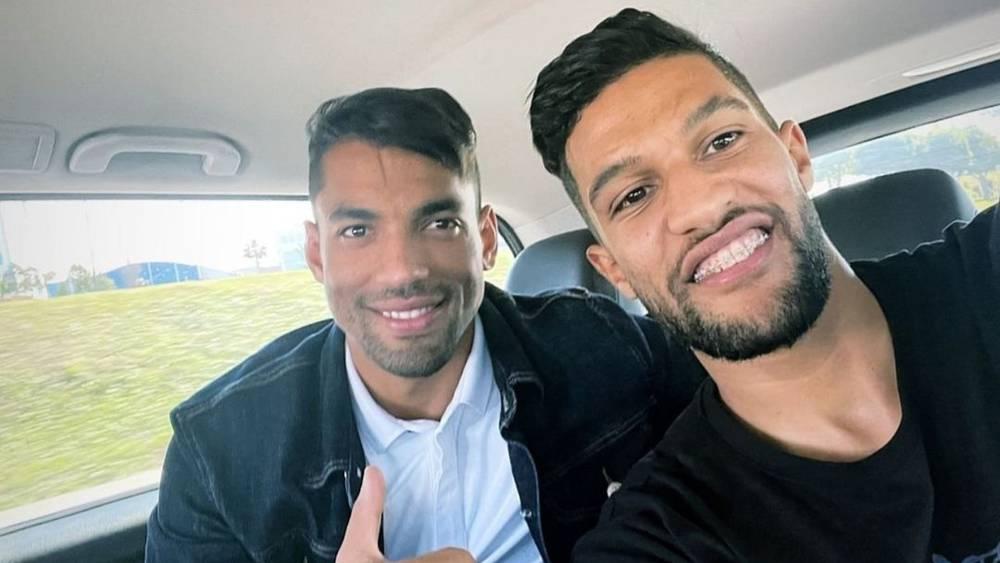 صورة/ عطية الله والتكناوتي في طريقهما لمعسكر المنتخب الوطني قبل مباراتيْ الكونغو الديمقراطية