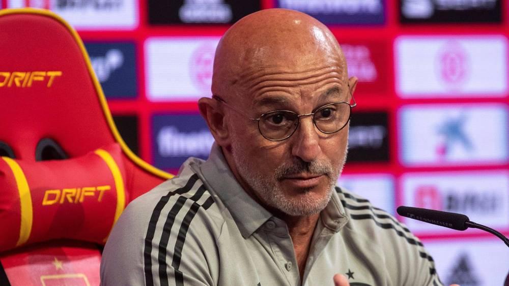 مدرب إسبانيا للشباب: "علينا احترام قرار الزلزولي بعدم اللعب لنا واختياره تمثيل المغرب"