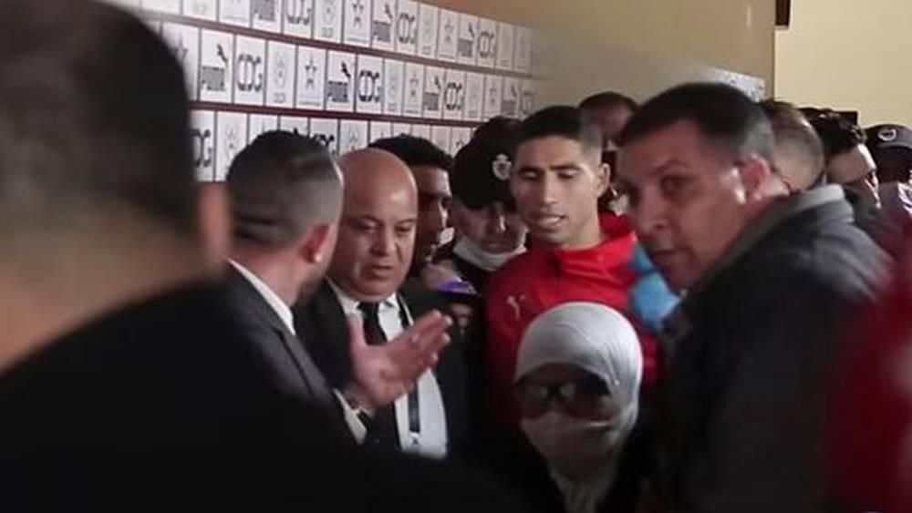 حكيمي يتعرض لـ"موقف محرج" بعد منع عناصر الأمن مرور أفراد عائلته عقب المباراة!