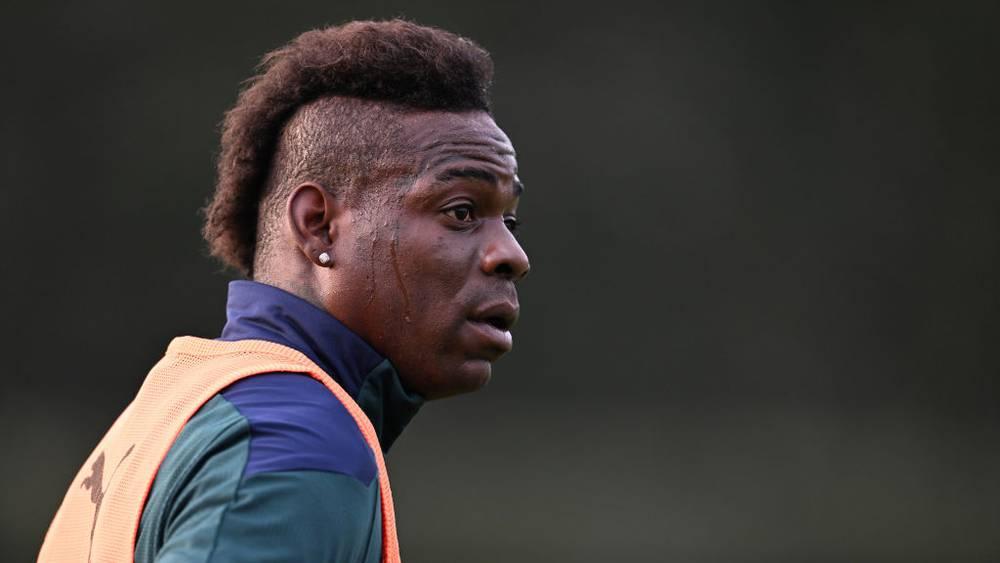 بالوتيلي: "الناس لا تتذكرني إلا عندما تخسر إيطاليا.. لو كنت موجودًا لسجلت ضد مقدونيا"