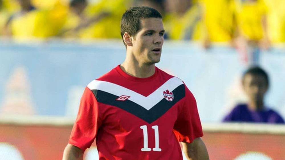 سيمبسون (لاعب كندا سابقا) يحذر من الاستهانة بمنتخب بلاده ويؤكد: "كندا مستعدة وستحضر بقوة في المونديال"