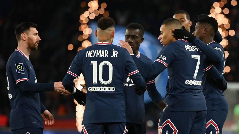 حكيمي يصنع هدفًا لمبابي ضمن "مهرجان" أهداف باريس سان جيرمان في شباك لوريان