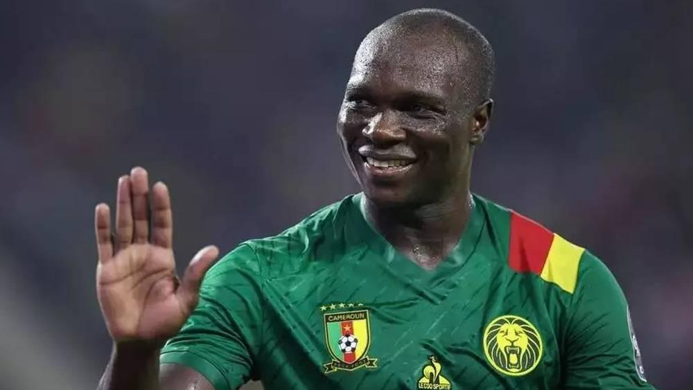 أبو بكر مخاطبًا رفاقه وصامويل إيتو: "الجزائريون فازوا ذهابًا في ملعب جابوما ونشروا مقاطع الفيديو في كل مكان.. الآن حان دورنا للاحتفال الحقيقي"