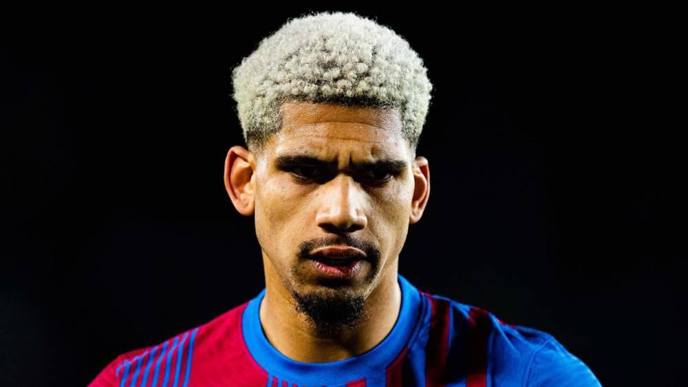 Une clause à 1 milliard pour Araujo (Barça)