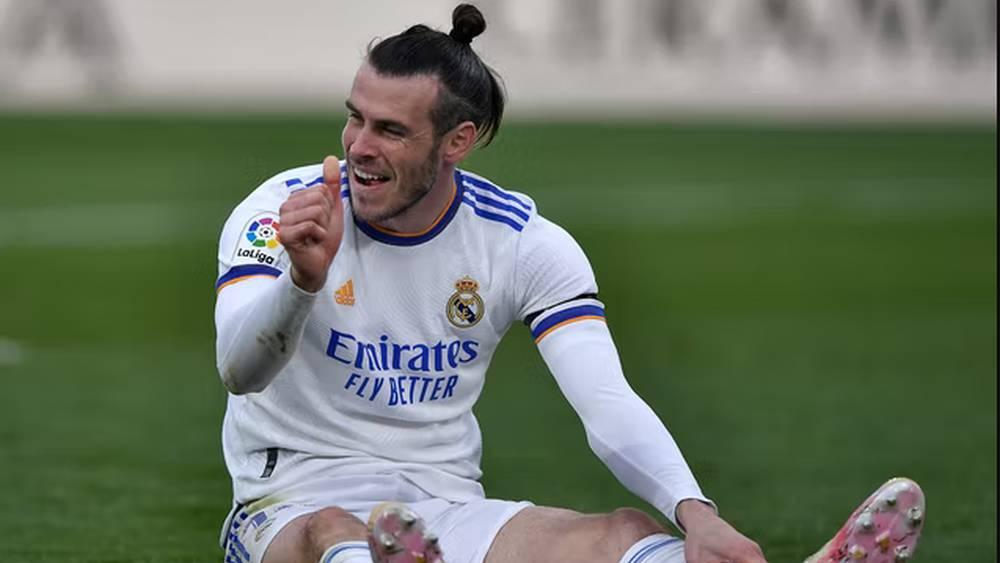 جماهير ريال مدريد تطلق صافرات الاستهجان ضد غاريت بيل والأخير يرد بابتسامة "ساخرة"