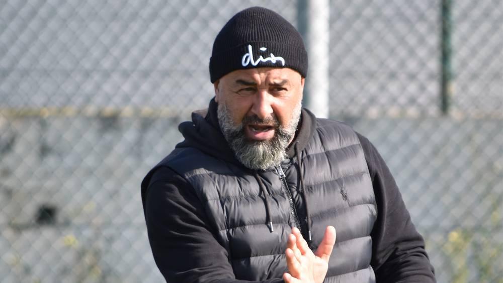 بنشيخة مُمتعضاً: "بْقَا فِيا الحالْ فاش الجمهور الجديدي عايْرْني البارح.. أنا بْنيتْ فرقة ومايْمْكْنشْ نْدخْل نْماركي"