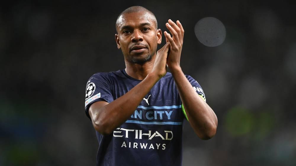 فيرناندينيو يُعلن رحيله عن مانشستر سيتي بنهاية الموسم