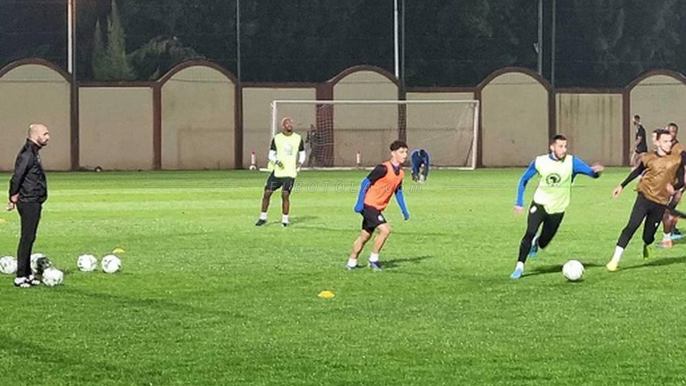 وسط أجواء مرحة ودرجة حرارة منخفضة.. الوداد تجري حصتها التدريبية الأولى في الجزائر استعدادا لمواجهة ش.بلوزداد