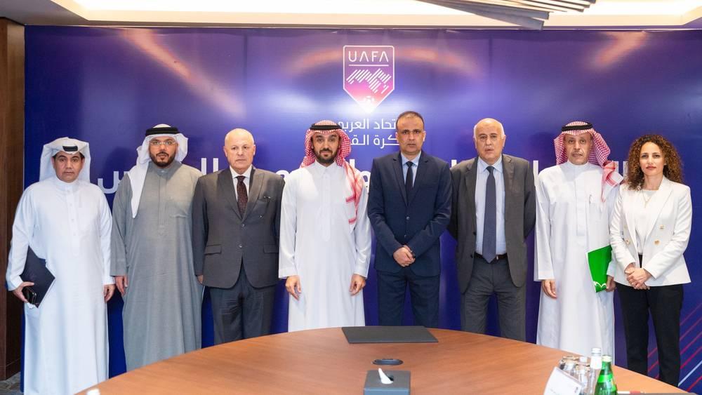 الاتحاد العربي يؤكد استمرار كأس العرب للمنتخبات ويحدد نظامها في اجتماع "مستقبلي" مع رئيس الفيفا على هامش مونديال "قطر 2022"