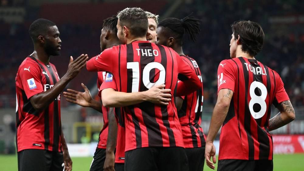 ميلان يستعيد صدارة الدوري الإيطالي بفوزه على جنوى (2-0)