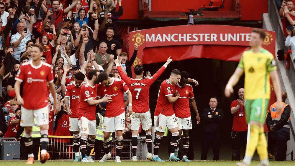 "هاتريك" رونالدو يقود اليونايتد لفوز "مثير" على نوريتش بالدوري الإنجليزي