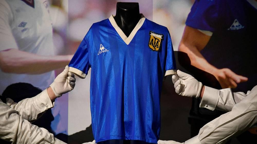 انطلاق مزاد بيع "أشهر قميص" لمارادونا