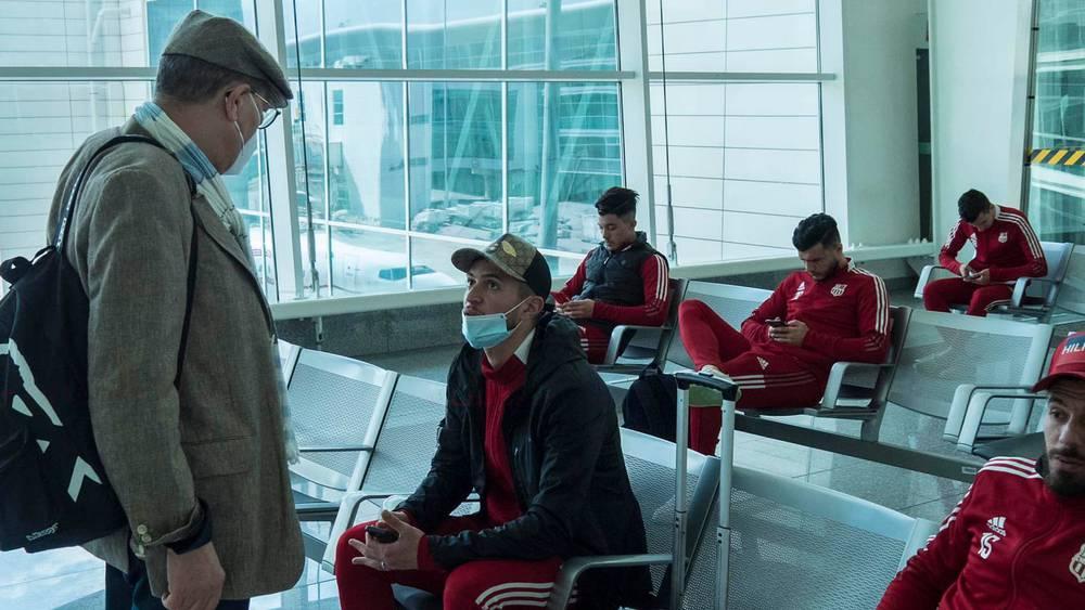 الوداد تستقبل شباب بلوزداد بالورود وتخصص حافلة النادي لتنقل الفريق الجزائري في المغرب