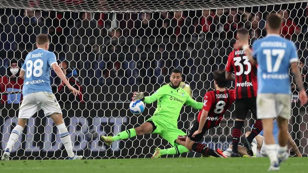 Serie A : le Milan AC reprend la tête en s'imposant in extremis sur la Lazio