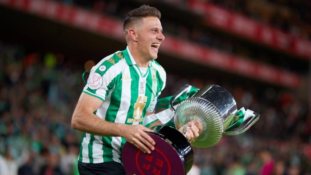 خواكين (40 سنة) يُعلن استمراره مع ريال بيتيس لموسم إضافي