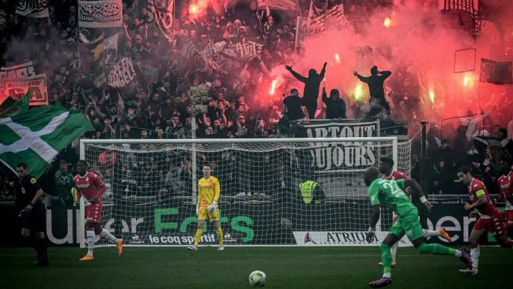Incidents en L1: fin de saison à huis clos pour Saint-Etienne