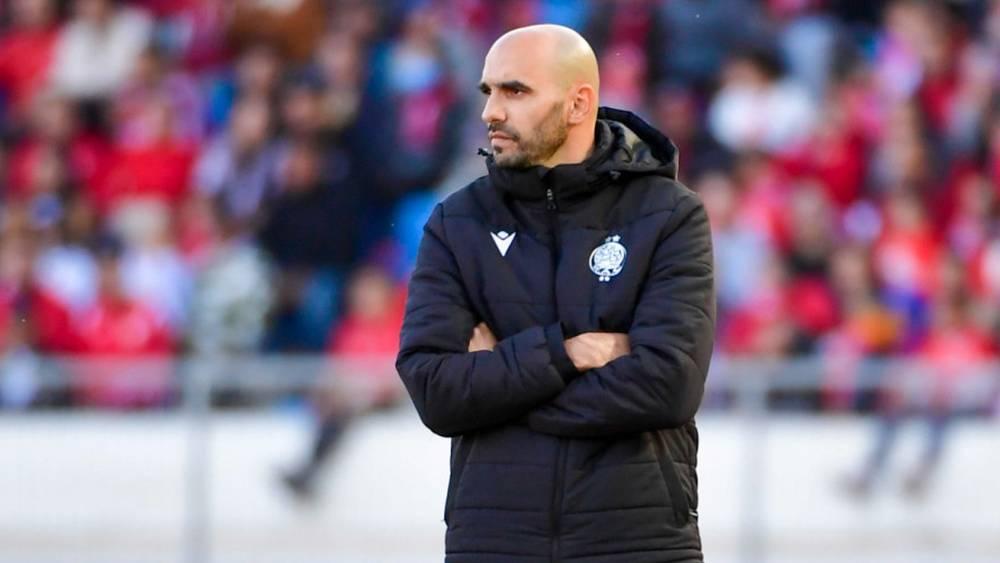 الركراكي: "الحَكمْ كَانْ مزْيانْ اليوم.. خلّيوه يْخدْم وضربة الجزاء صْحيحَة مْية فالمْيَة"