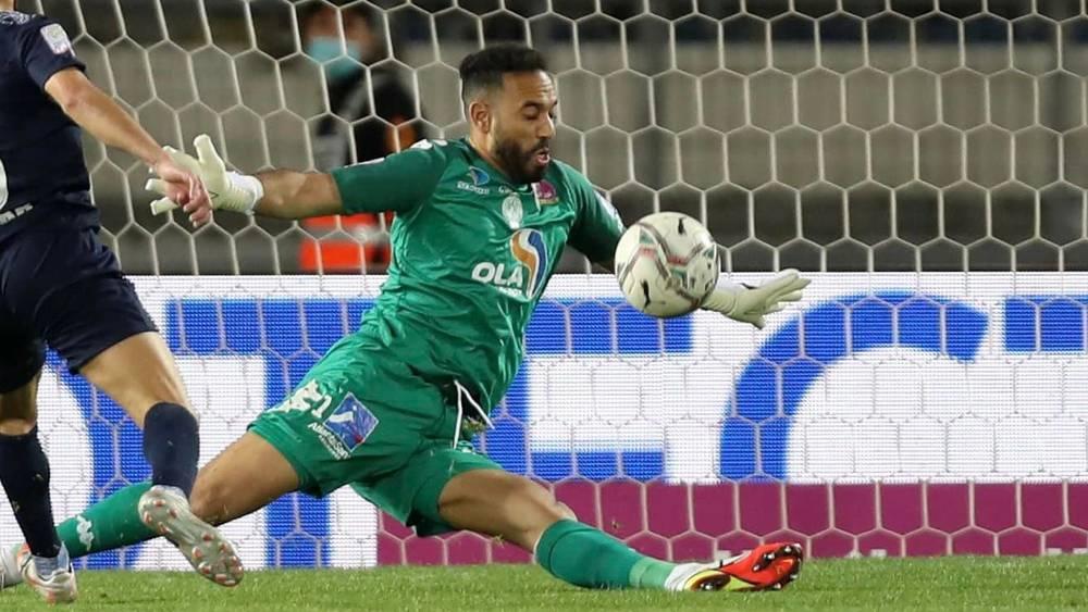 أنس الزنيتي يتصدى لثلاث ركلات جزاء في المباريات الأربع الأخيرة للرجاء