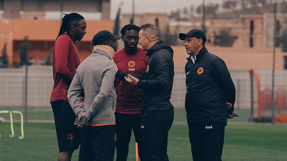 إبينغي يستأنف عمله بعد حادثة السير ويُشرف على تداريب نهضة بركان استعدادا لمواجهة مازيمبي