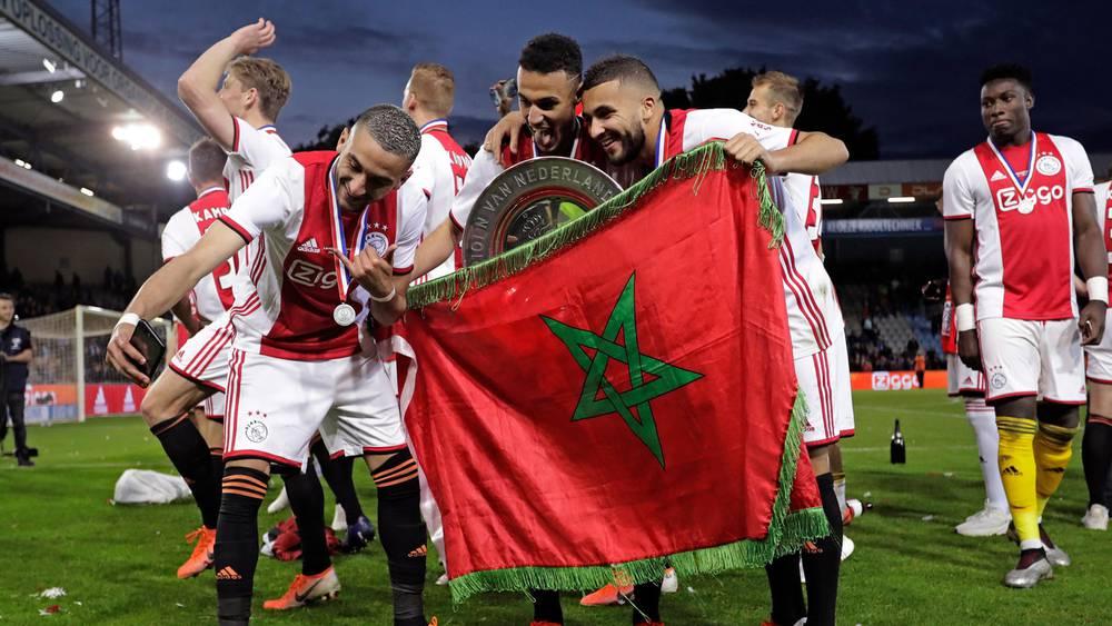 مزراوي عن زياش ولبيض: "نحن إخوة تجمعنا الجذور المغربية وهما معا ساعدانا في خطواتي الأولى مع أياكس"