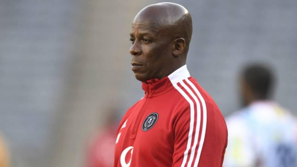 "الكاف" يوجه رسالة "تحذيرية" لمساعد مدرب أورلاندو بيراتس قبل نهائي كأس الكونفدرالية أمام نهضة بركان