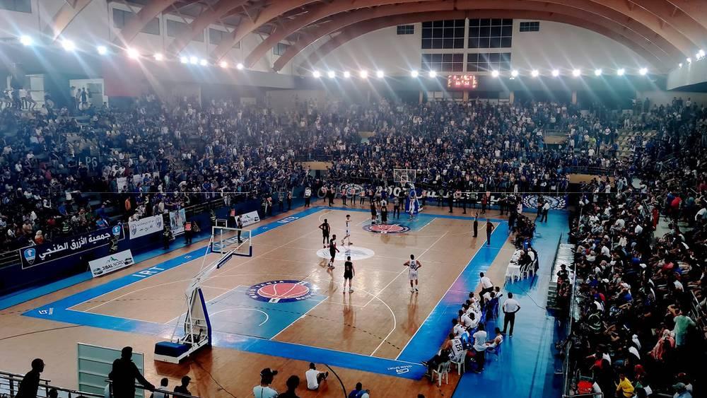 إنهيار جزء من مدرج "قاعة الزياتن" أمس الثلاثاء تسبب في إصابة 15 مناصرا لاتحاد طنجة بين حالات إغماء وجروح وكدمات خفيفة