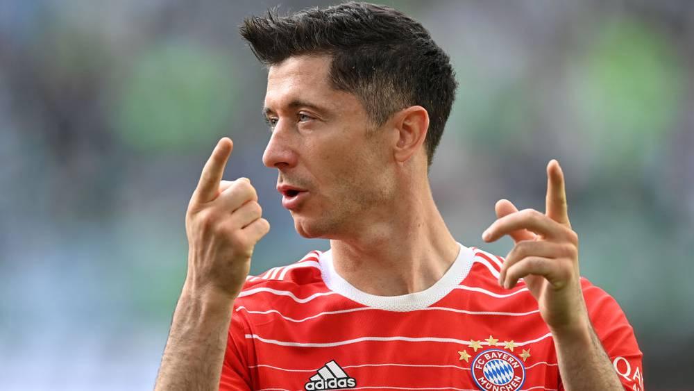 ليفاندوفسكي ينفعل في غرفة ملابس بايرن ميونخ ويذكر كلمة "برشلونة" أكثر من مرة