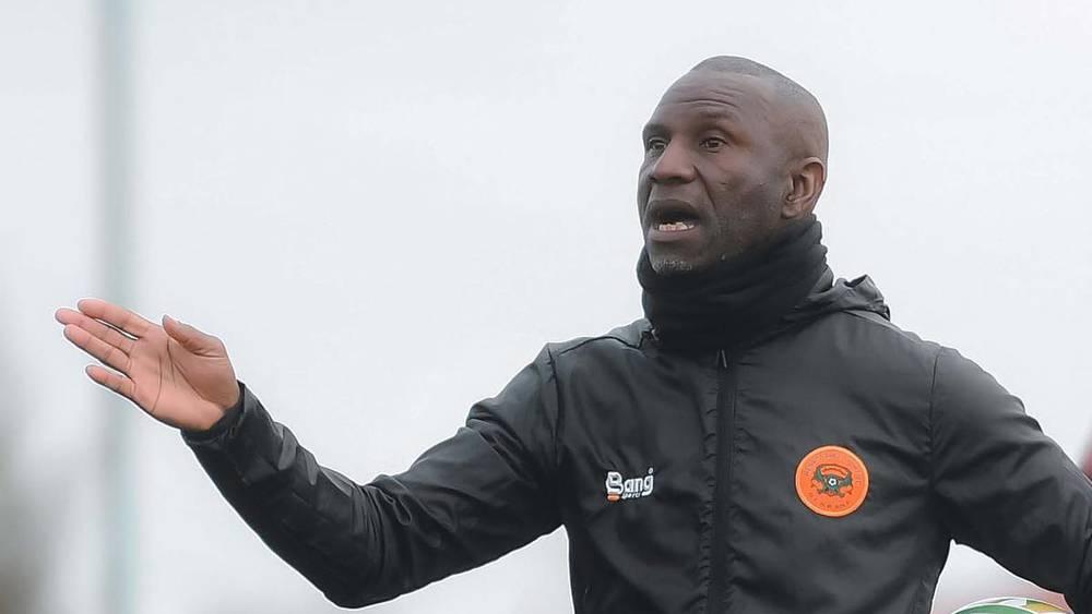 إبينغي: "على الحكومات تطوير كرة القدم بالقارة وإنشاء مراكز للعبة مثل التي نملك في بركان"