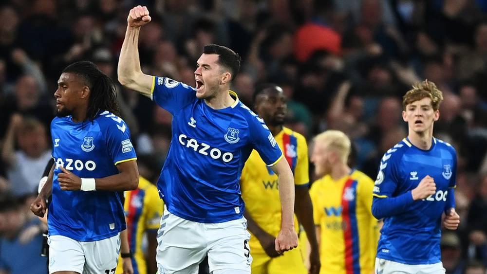 إيفرتون يقلب الطاولة على كريستال بالاس ويضمن بقاءه في الدوري الإنجليزي الممتاز