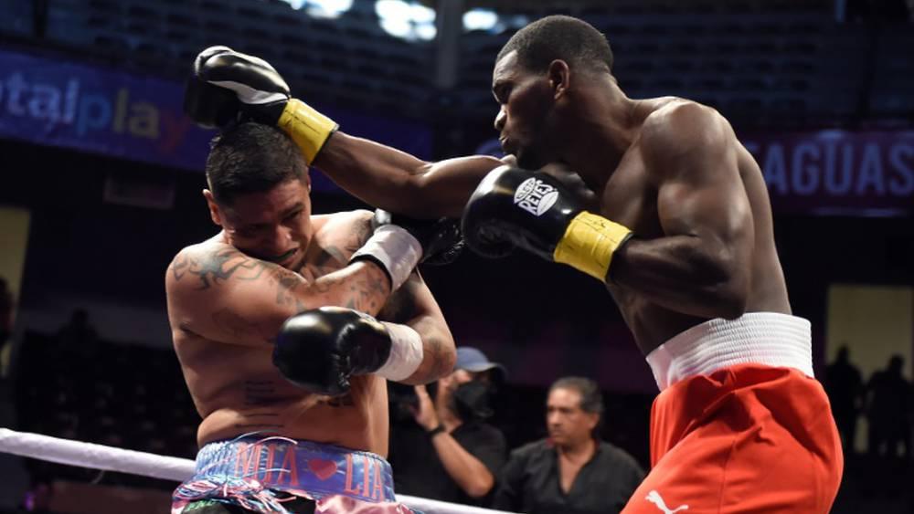 Pour leur retour chez les pros, les boxeurs cubains obtiennent six victoires