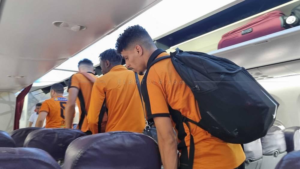 بعثة نهضة بركان تحط الرحال في المغرب و"عامل الإقليم" يستقبلهم في المطار