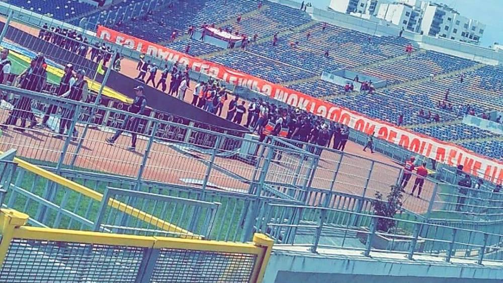 فصيل "الوينرز" يستعد لرفع "تيفو" في مباراة الوداد وأولمبيك خريبكة والجماهير بدأت بالتوافد على "دونور"