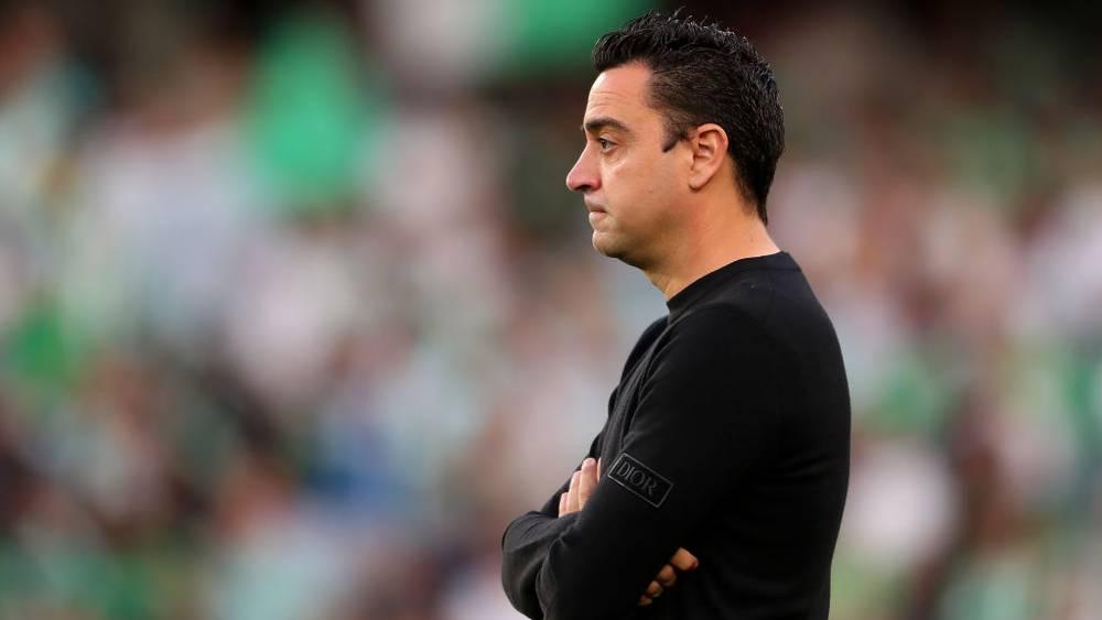 تشافي: "أنقذت برشلونة من موسم كارثي والآن علينا تدعيم الفريق بالصفقات للعودة مرة أخرى"