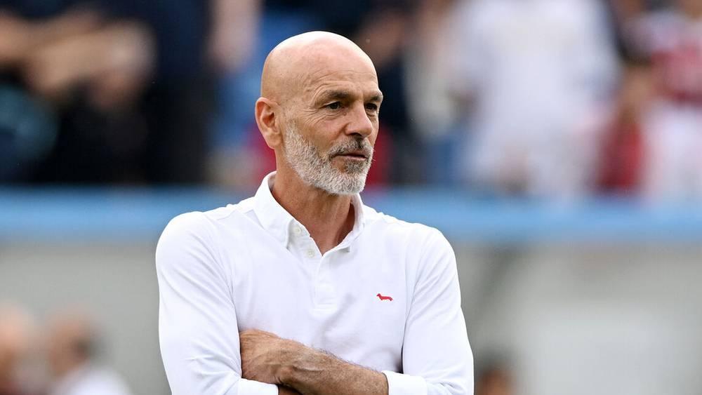 بعد أن اتُّهِموا بسرقتها.. الشبان الثلاثة يعيدون الميدالية لمدرب ميلان بيولي ويؤكدون "عثورهم عليها" بالقرب من مستودع الملابس