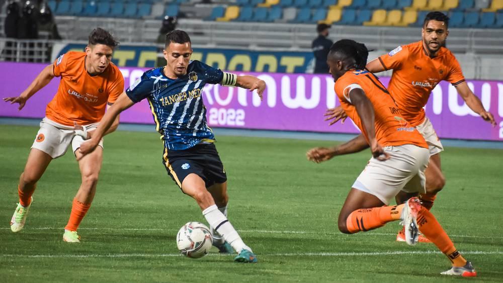 حمودان يقضي ليلة في المستشفى بعد إصابته في لقاء اتحاد طنجة ونهضة بركان