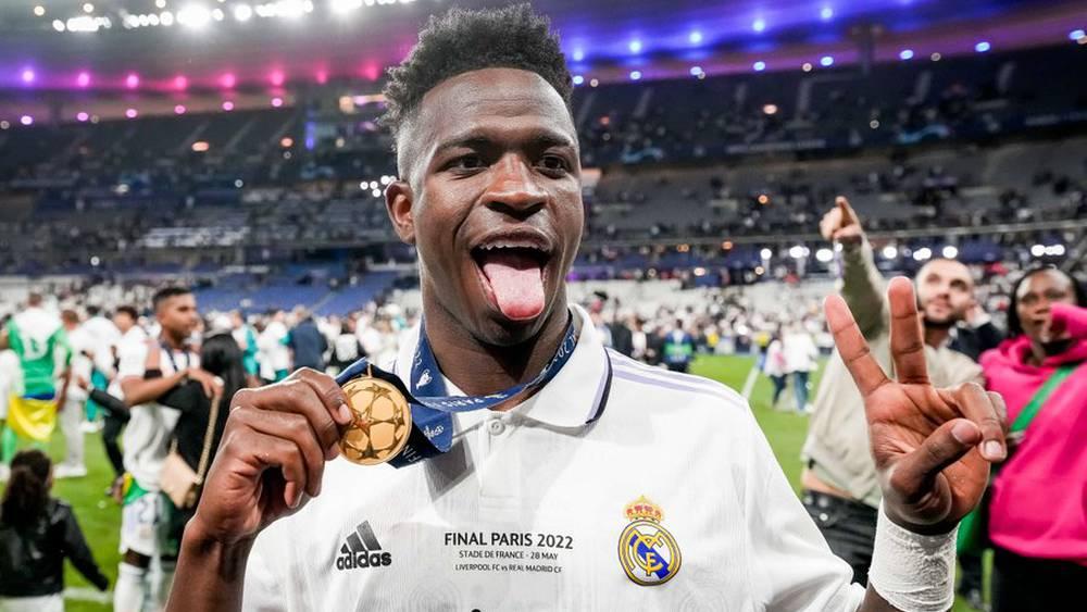 فينيسيوس بعد التتويج بدوري الأبطال: "لا يمكن شرح ما حدث وليست لدي فكرة عما فعلته"